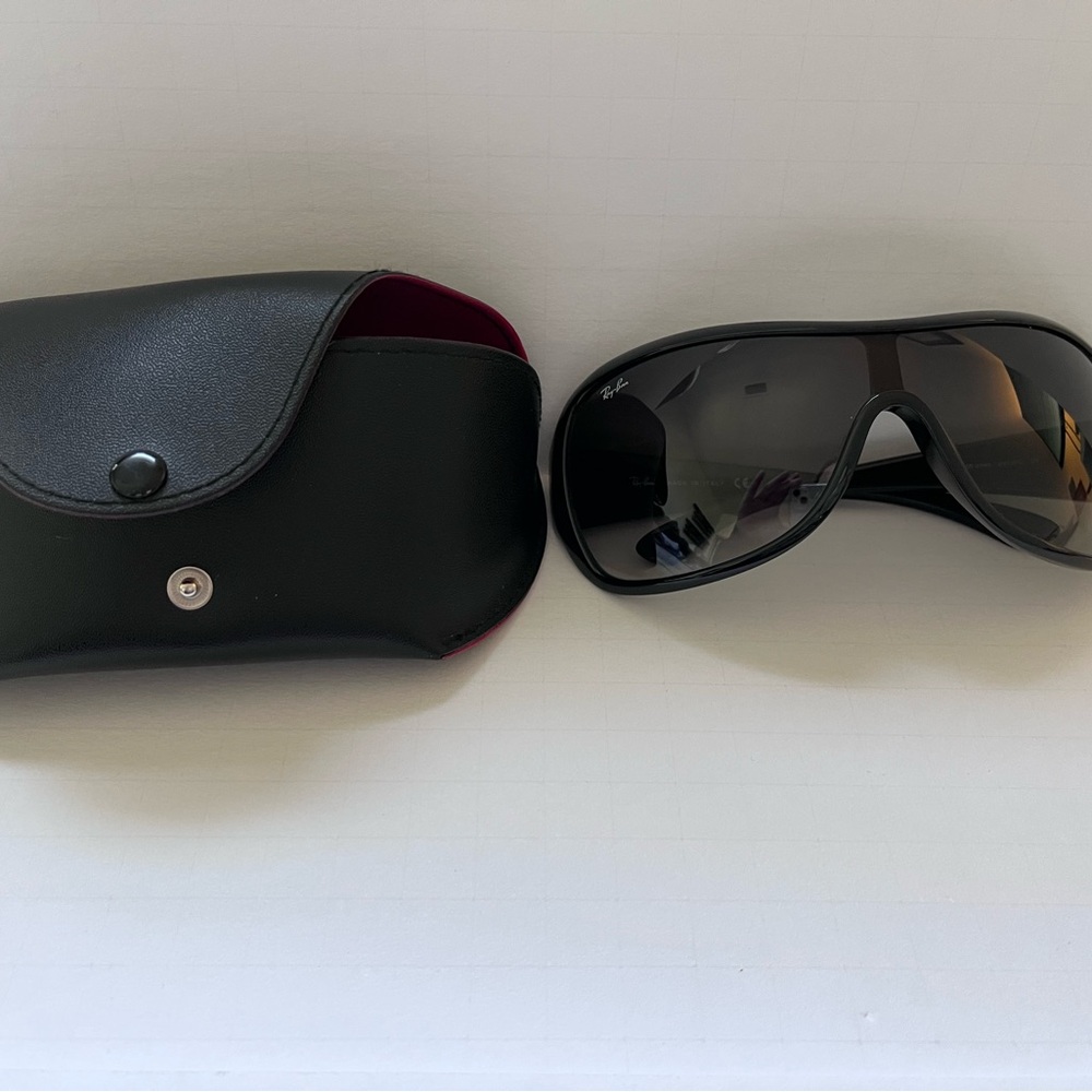 Black Sunglasses with Case